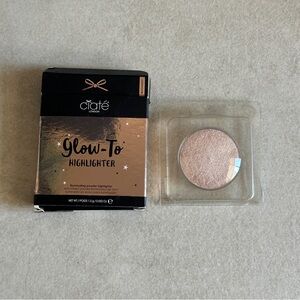 Ciaté London Glow-To Highlighter Moon Dust - Radiant & Luminous Glow